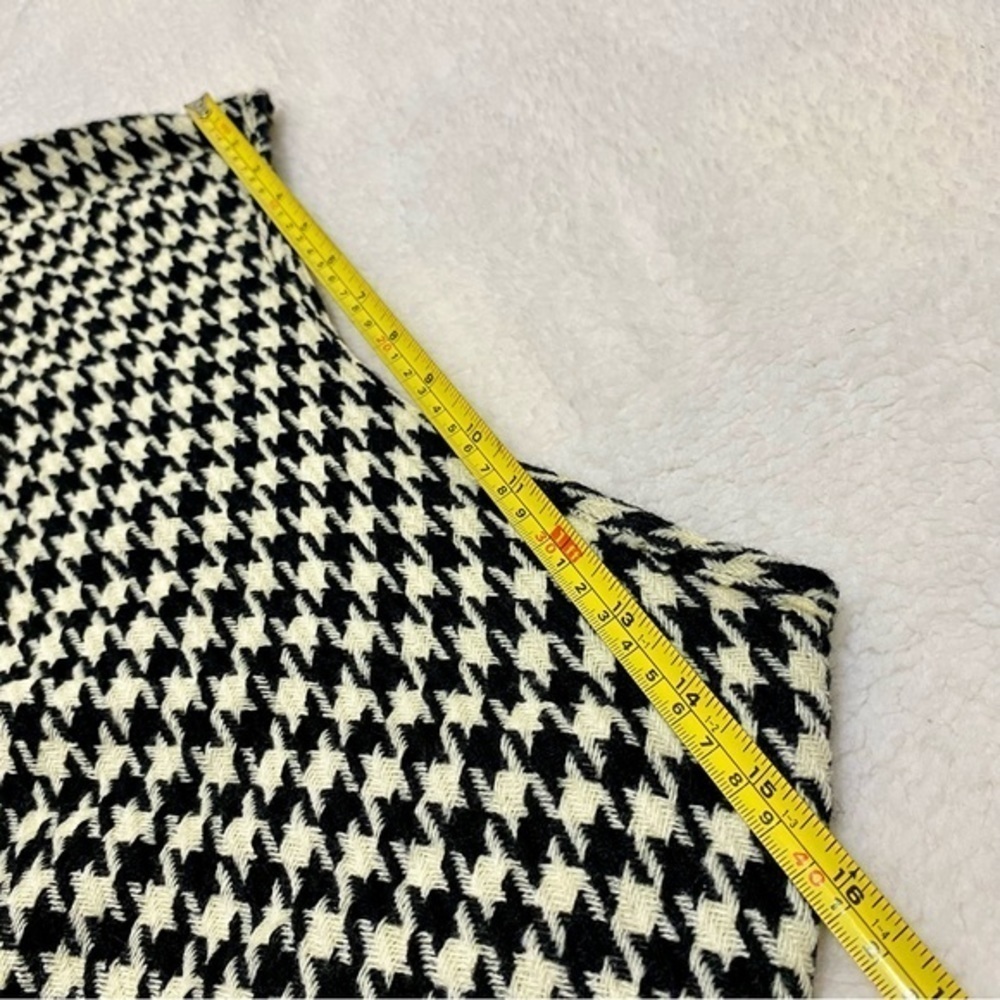 Black and off-white white houndstooth fringed poncho shrug one size - Picture 5 of 6